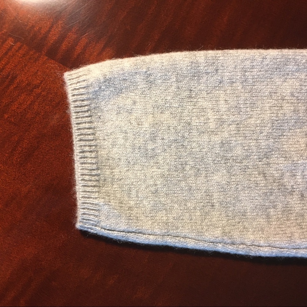2/$25 Cashmere V-Neck sweater. Size M - Picture 11 of 13